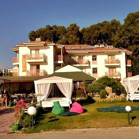 Ceren Ξενοδοχείο Φετιγιέ